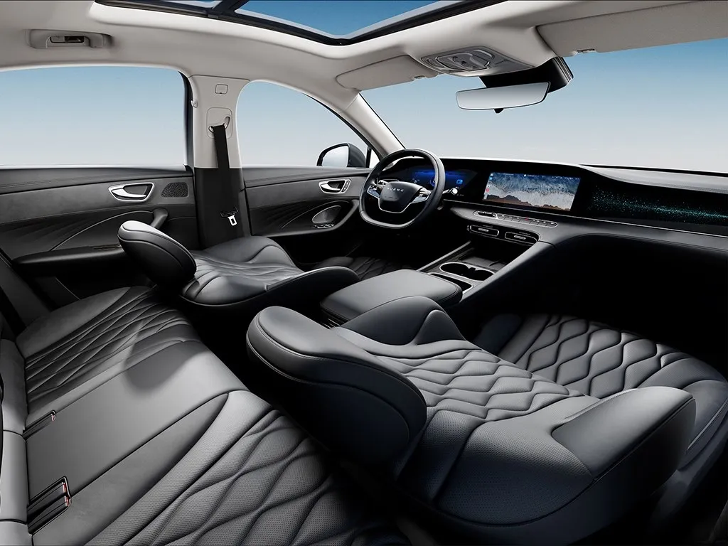 Roewe D7,autocango,china used car exporter,china ev exporter,chinese used car exporter,chinese used ev exporter