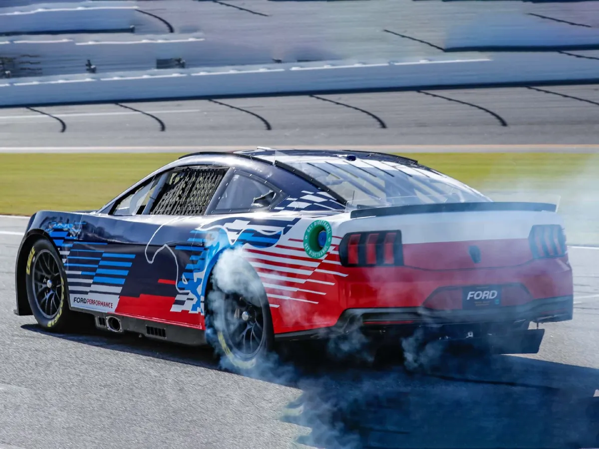 Ford Mustang,autocango,china used car exporter,china ev exporter,chinese used car exporter,chinese used ev exporter