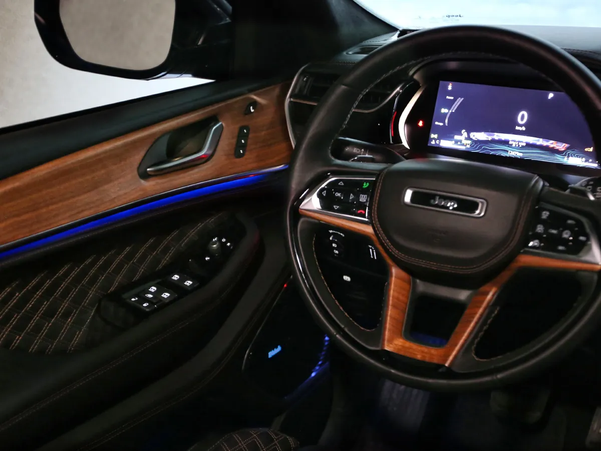 Jeep Grand Cherokee 4XE,autocango,china used car exporter,china ev exporter,chinese used car exporter,chinese used ev exporter