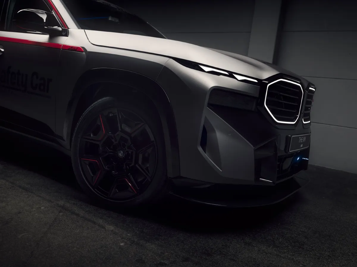 2023 BMW XM 4.4T 585HP V8 8AT PHEV 25.7KWH,autocango,china used car exporter,china ev exporter,chinese used car exporter,chinese used ev exporter