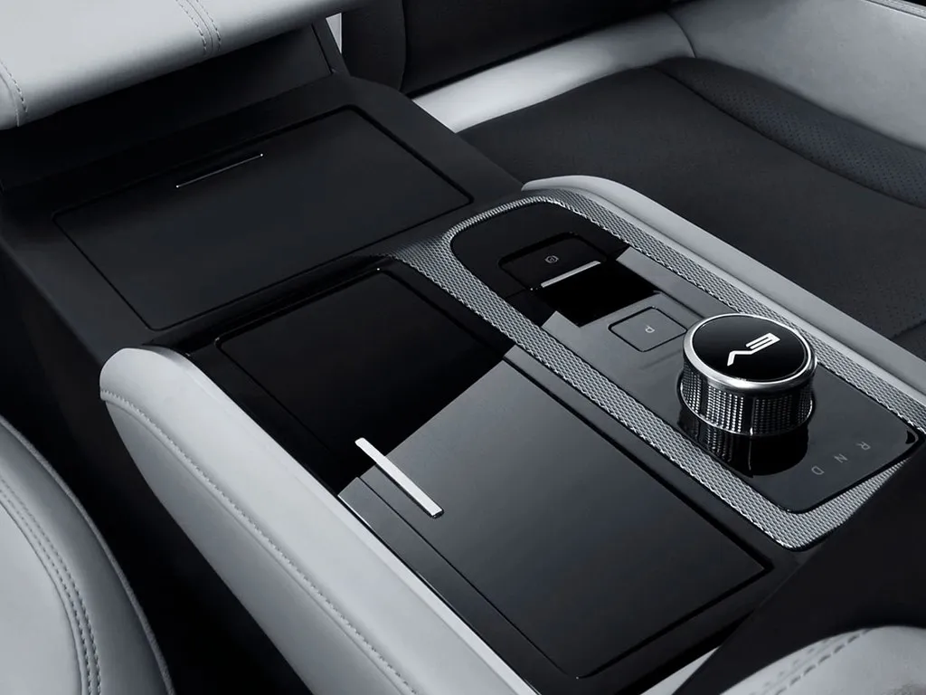 Mitsubishi Airtrek,autocango,china used car exporter,china ev exporter,chinese used car exporter,chinese used ev exporter