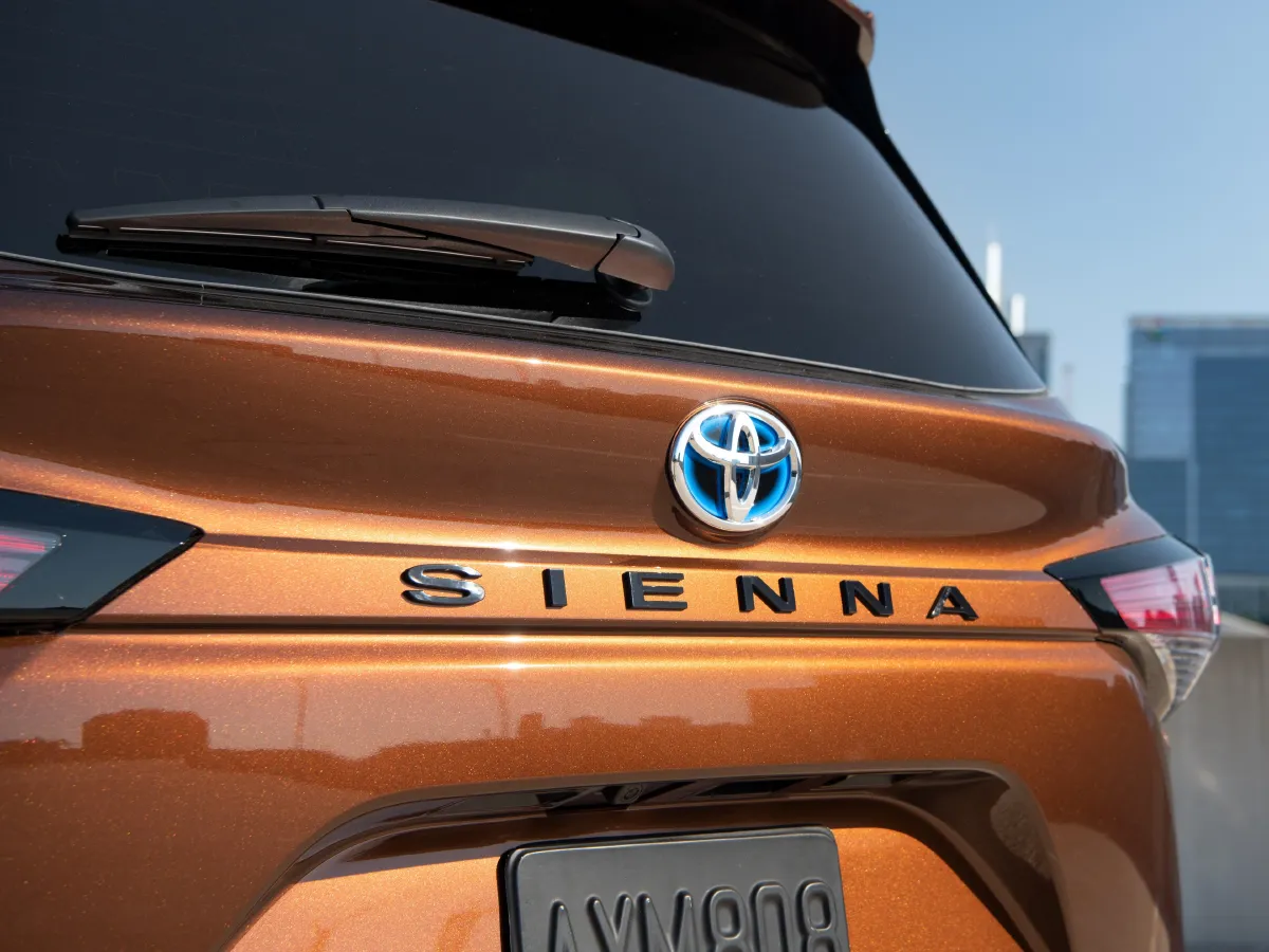 Toyota Sienna,autocango,china used car exporter,china ev exporter,chinese used car exporter,chinese used ev exporter