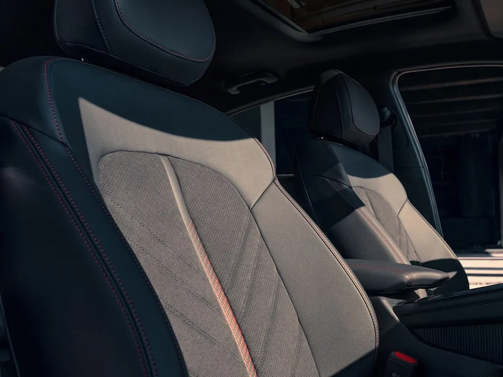 Hyundai La Festa,autocango,china used car exporter,china ev exporter,chinese used car exporter,chinese used ev exporter