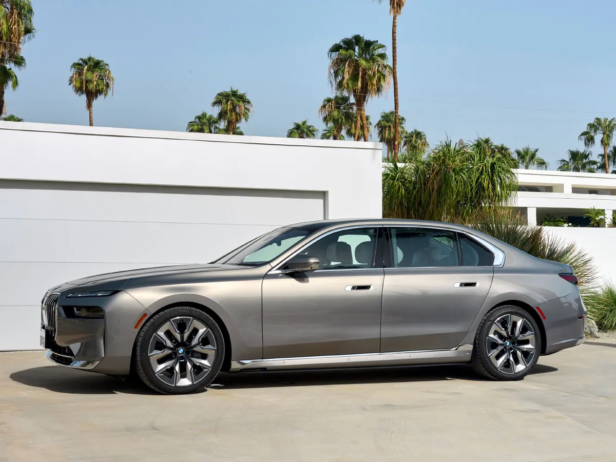 BMW i7,autocango,china used car exporter,china ev exporter,chinese used car exporter,chinese used ev exporter