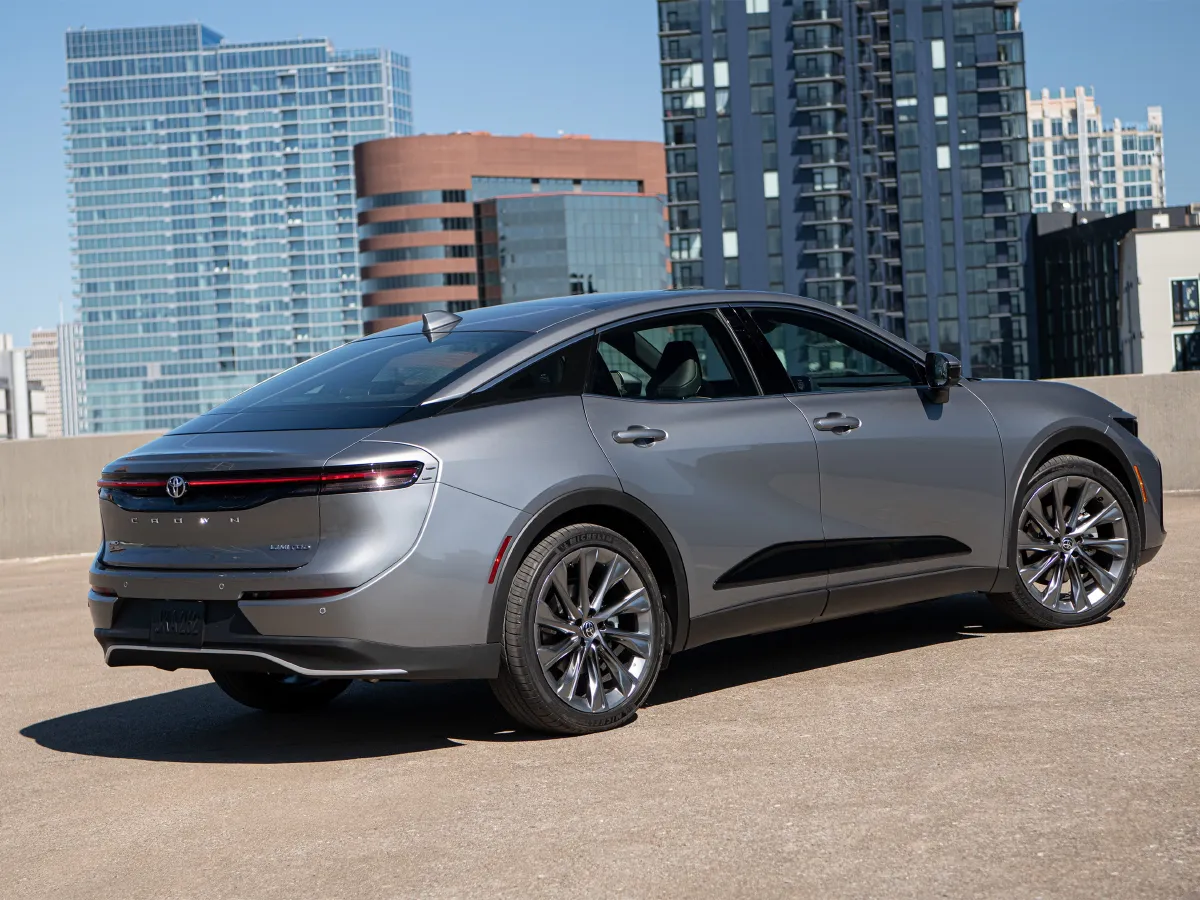 Toyota Crown,autocango,china used car exporter,china ev exporter,chinese used car exporter,chinese used ev exporter