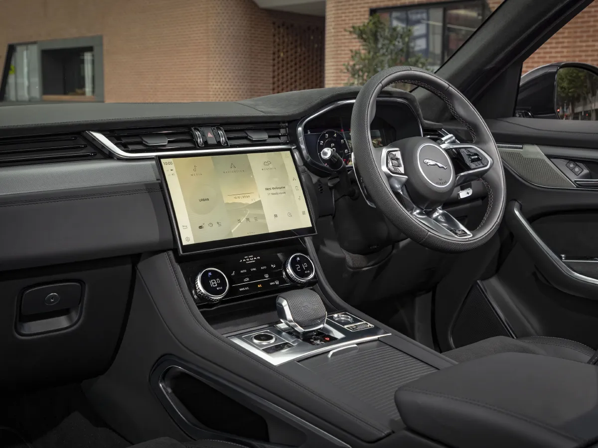 Jaguar F-PACE,autocango,china used car exporter,china ev exporter,chinese used car exporter,chinese used ev exporter