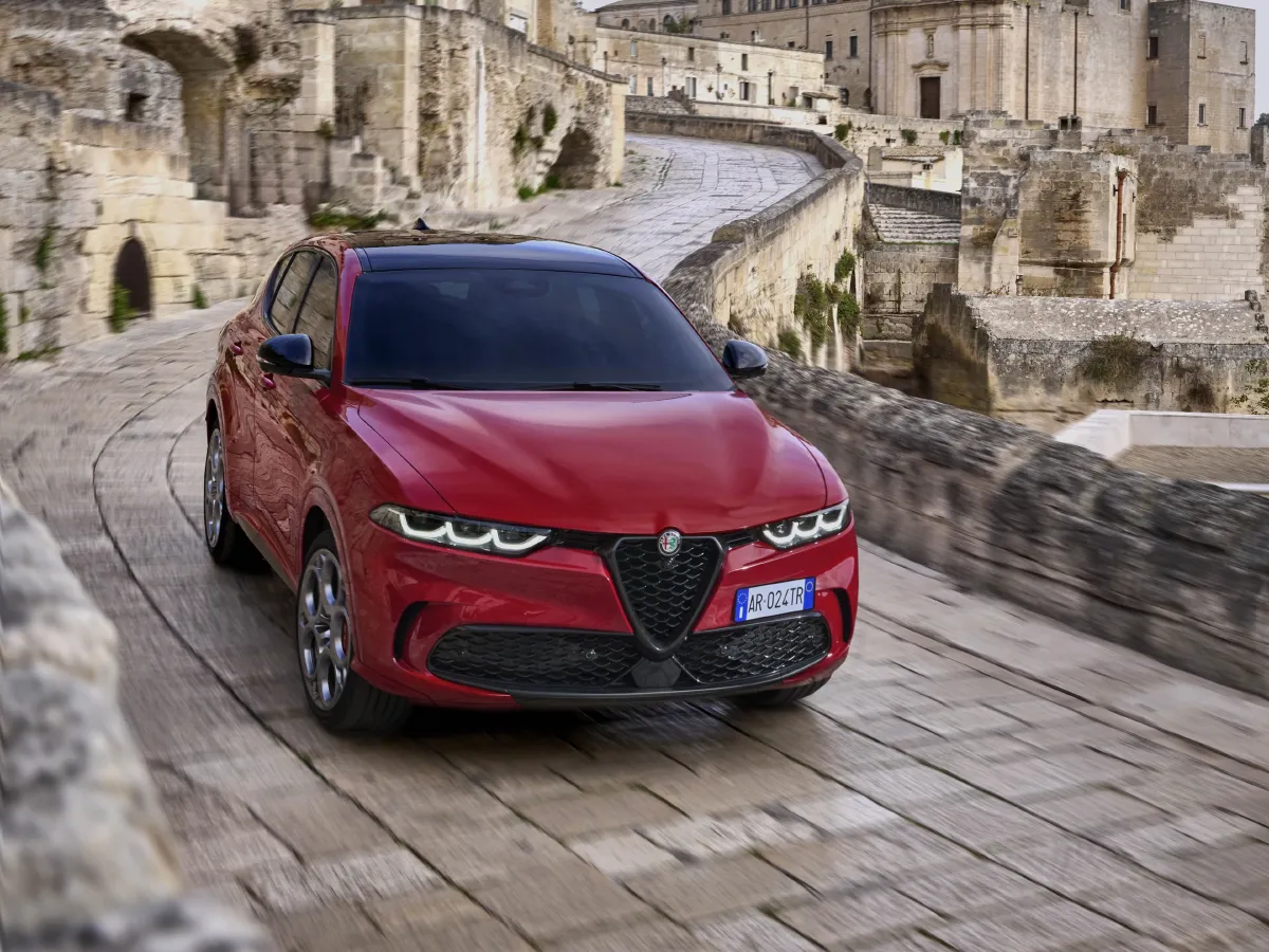 2024 Alfa Romeo Tonale 2.0T 268HP L4 9AT,autocango,china used car exporter,china ev exporter,chinese used car exporter,chinese used ev exporter