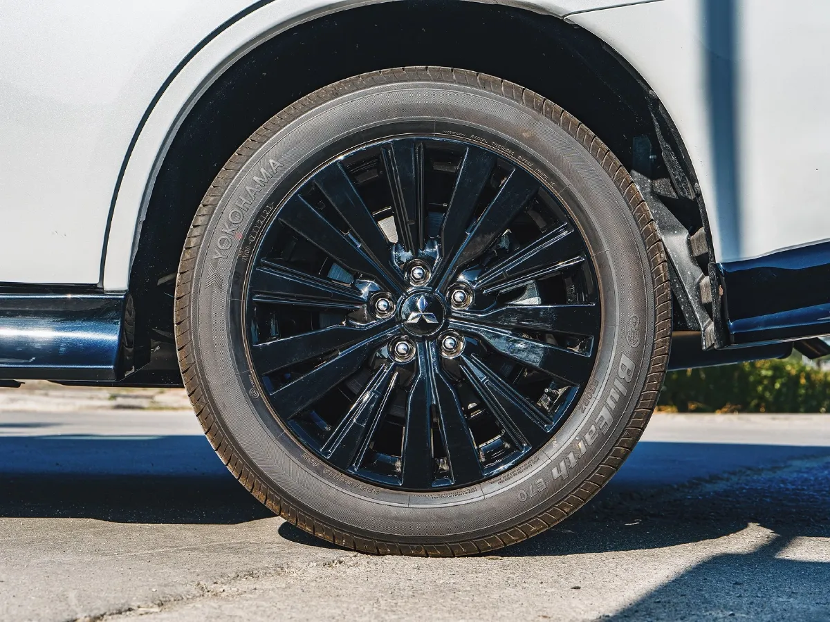 Mitsubishi Outlander,autocango,china used car exporter,china ev exporter,chinese used car exporter,chinese used ev exporter