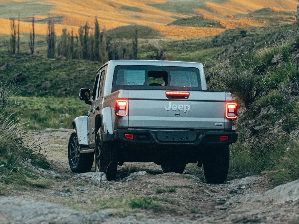 Jeep Gladiator,autocango,china used car exporter,china ev exporter,chinese used car exporter,chinese used ev exporter Jeep Gladiator,autocango,china used car exporter,china ev exporter,chinese used car exporter,chinese used ev exporter