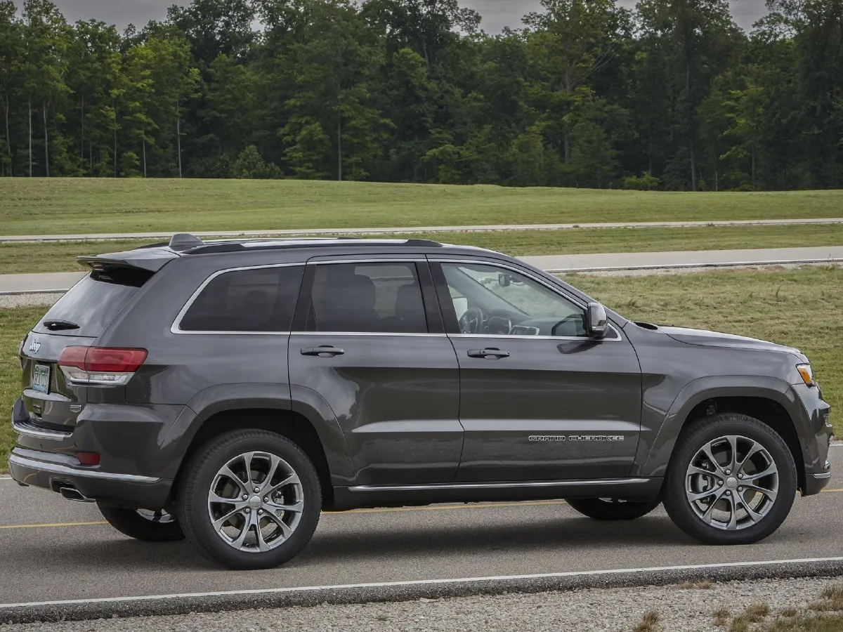 Jeep Grand Cherokee,autocango,china used car exporter,china ev exporter,chinese used car exporter,chinese used ev exporter