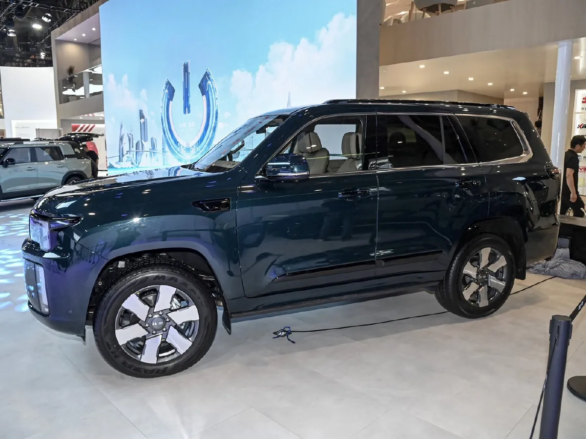 Beijing BJ60 REEV,autocango,china used car exporter,china ev exporter,chinese used car exporter,chinese used ev exporter