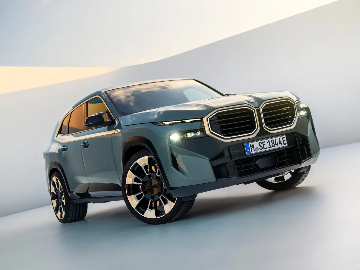 2023 BMW XM 4.4T 585HP V8 8AT PHEV 25.7KWH,autocango,china used car exporter,china ev exporter,chinese used car exporter,chinese used ev exporter