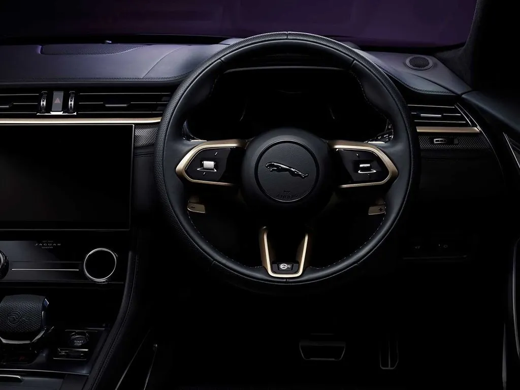 Jaguar F-PACE,autocango,china used car exporter,china ev exporter,chinese used car exporter,chinese used ev exporter