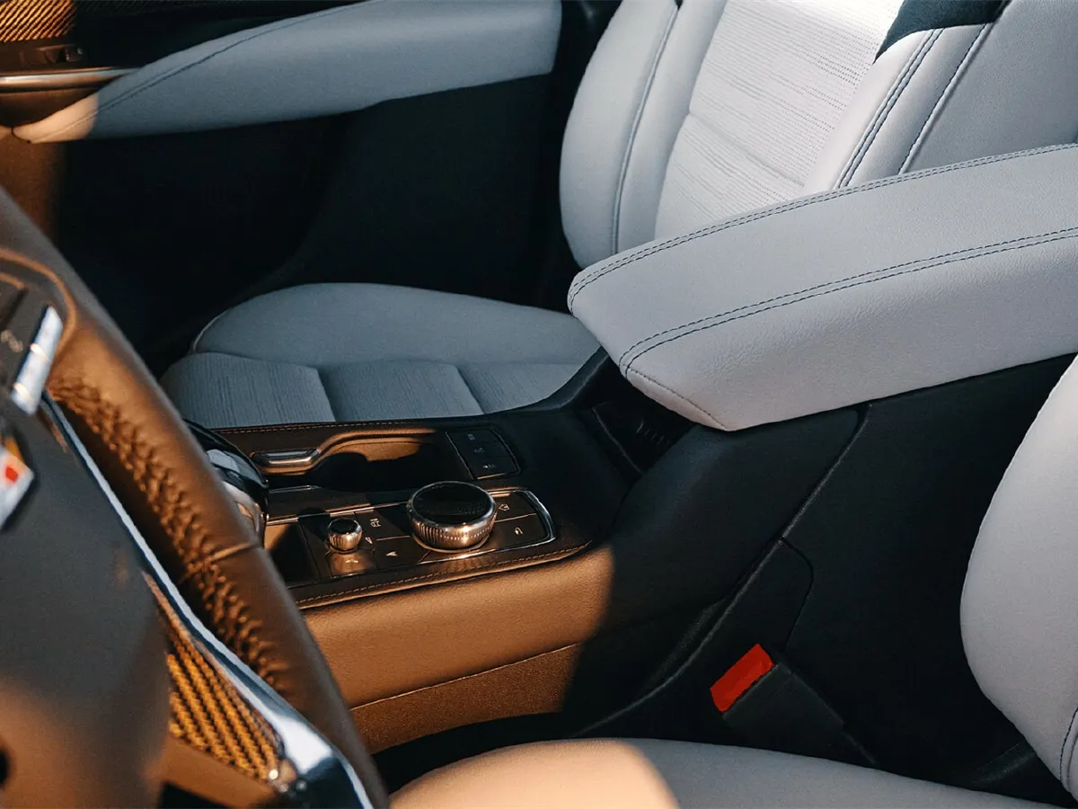 2024 Cadillac XT4 2.0T 237HP L4 9AT,autocango,china used car exporter,china ev exporter,chinese used car exporter,chinese used ev exporter