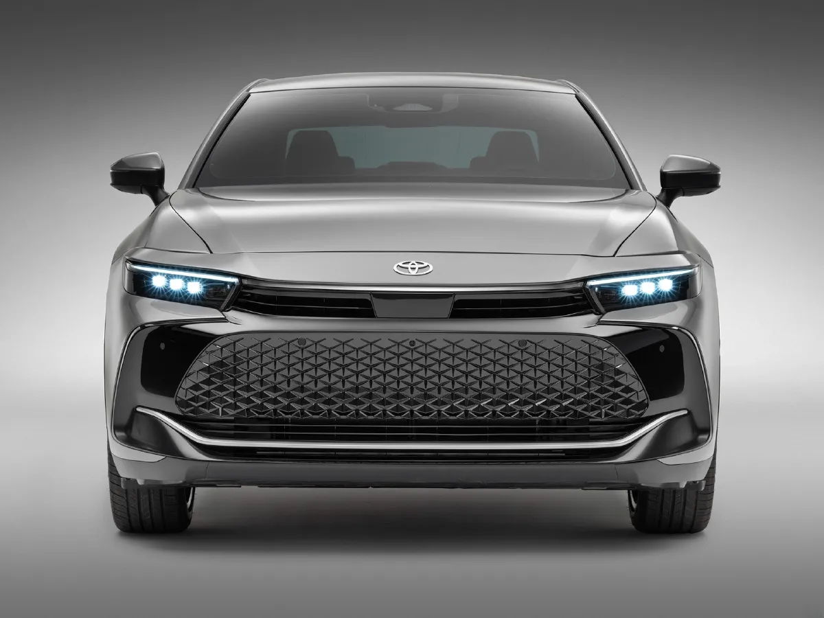 Toyota Crown,autocango,china used car exporter,china ev exporter,chinese used car exporter,chinese used ev exporter