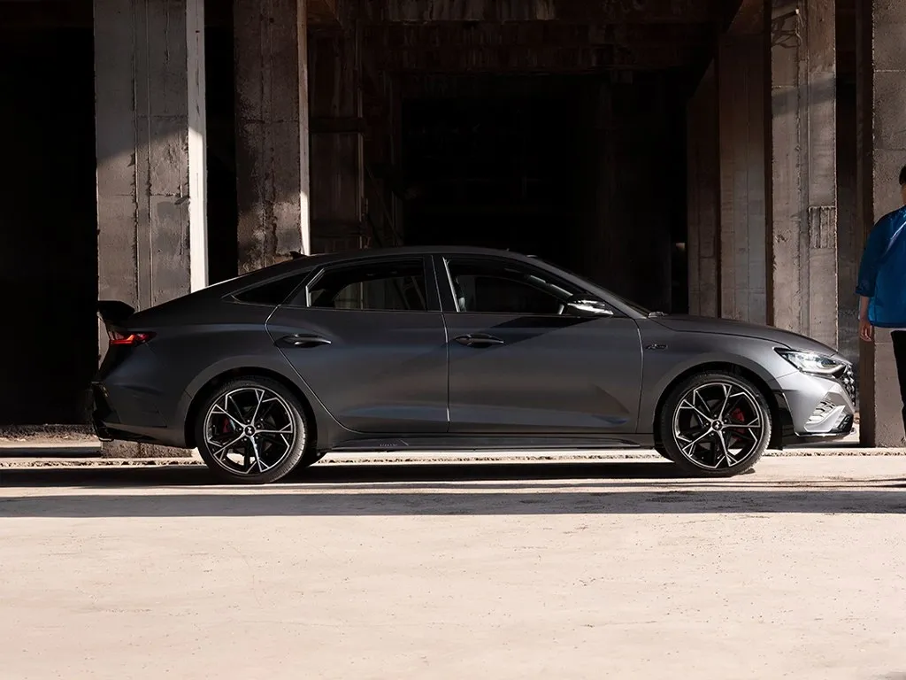 Hyundai La Festa,autocango,china used car exporter,china ev exporter,chinese used car exporter,chinese used ev exporter