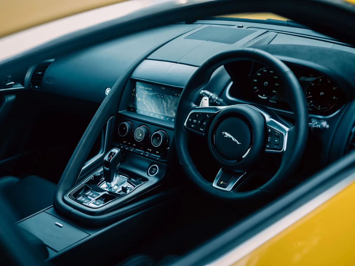 Jaguar F-TYPE,autocango,china used car exporter,china ev exporter,chinese used car exporter,chinese used ev exporter