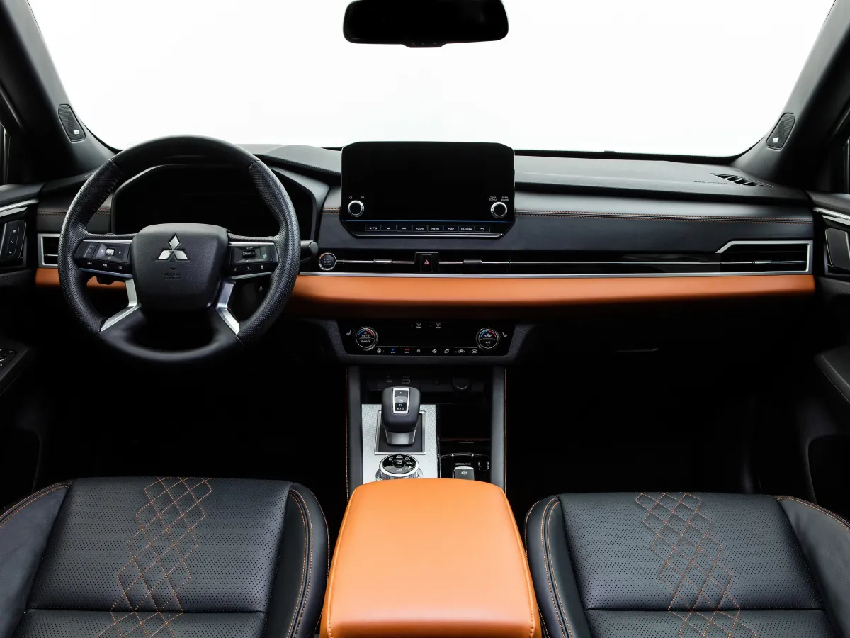 Mitsubishi Outlander,autocango,china used car exporter,china ev exporter,chinese used car exporter,chinese used ev exporter