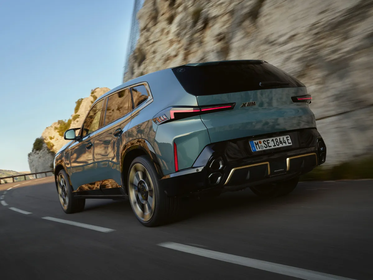 2023 BMW XM 4.4T 585HP V8 8AT PHEV 25.7KWH,autocango,china used car exporter,china ev exporter,chinese used car exporter,chinese used ev exporter