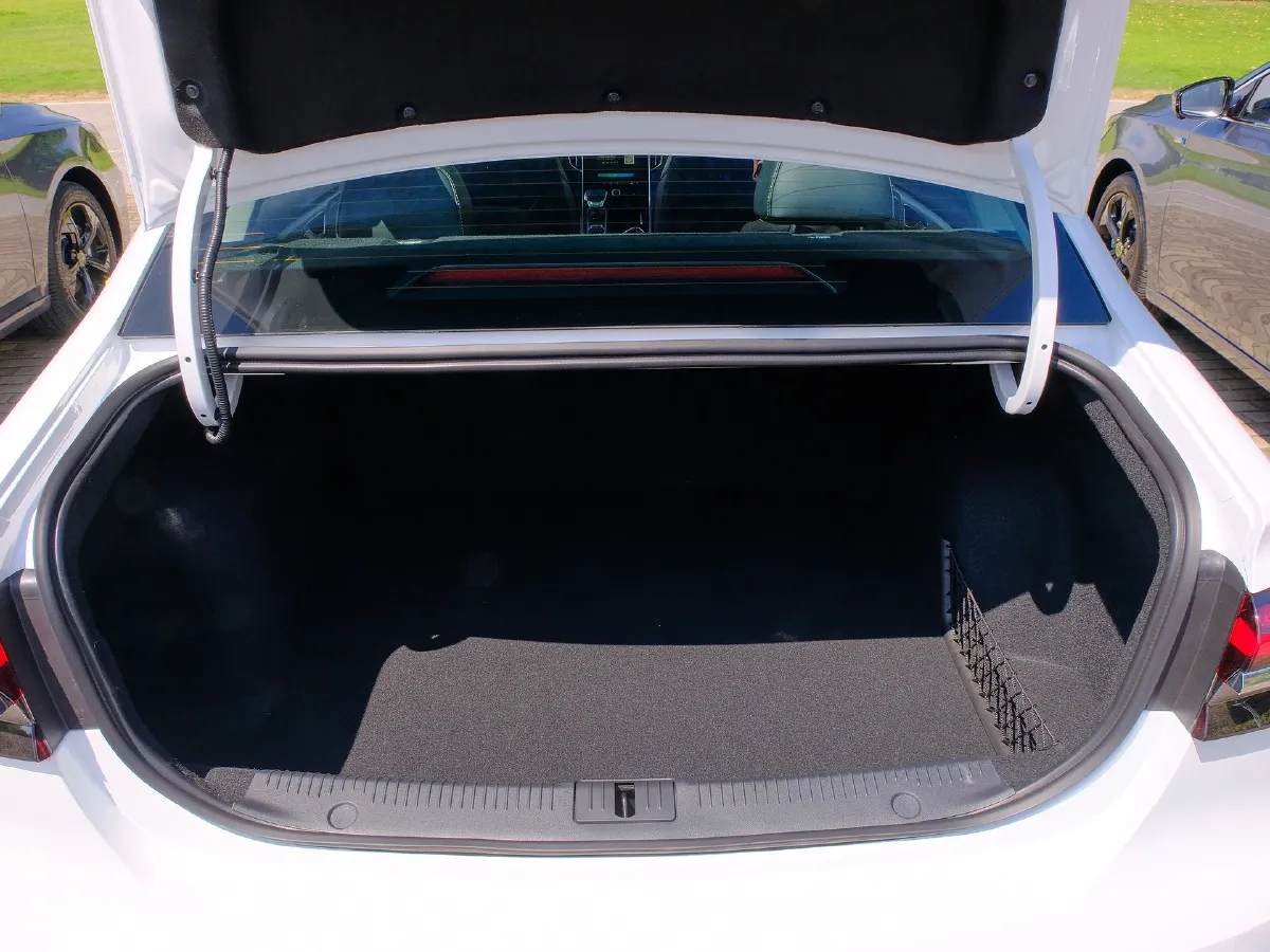 Roewe i6 MAX,autocango,china used car exporter,china ev exporter,chinese used car exporter,chinese used ev exporter