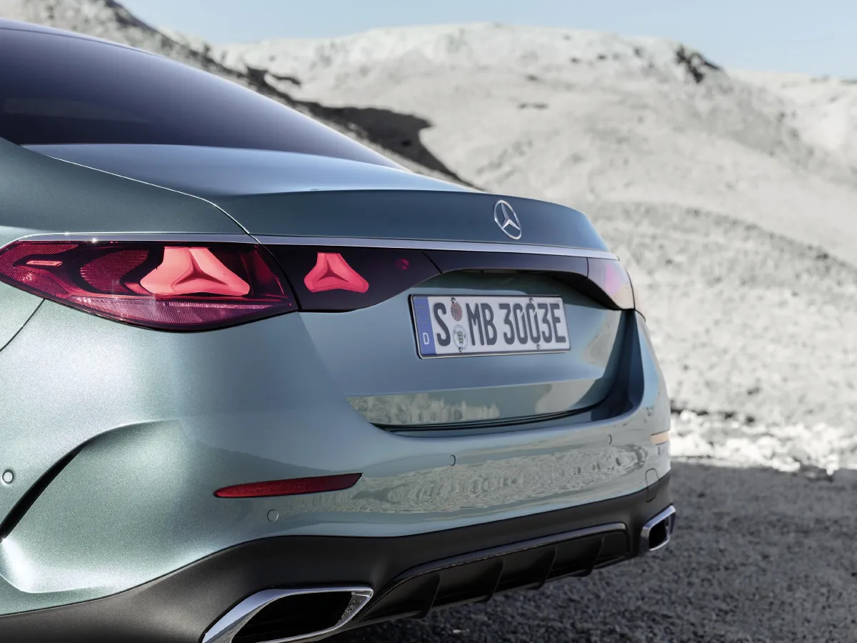 Mercedes-Benz E Class,autocango,china used car exporter,china ev exporter,chinese used car exporter,chinese used ev exporter