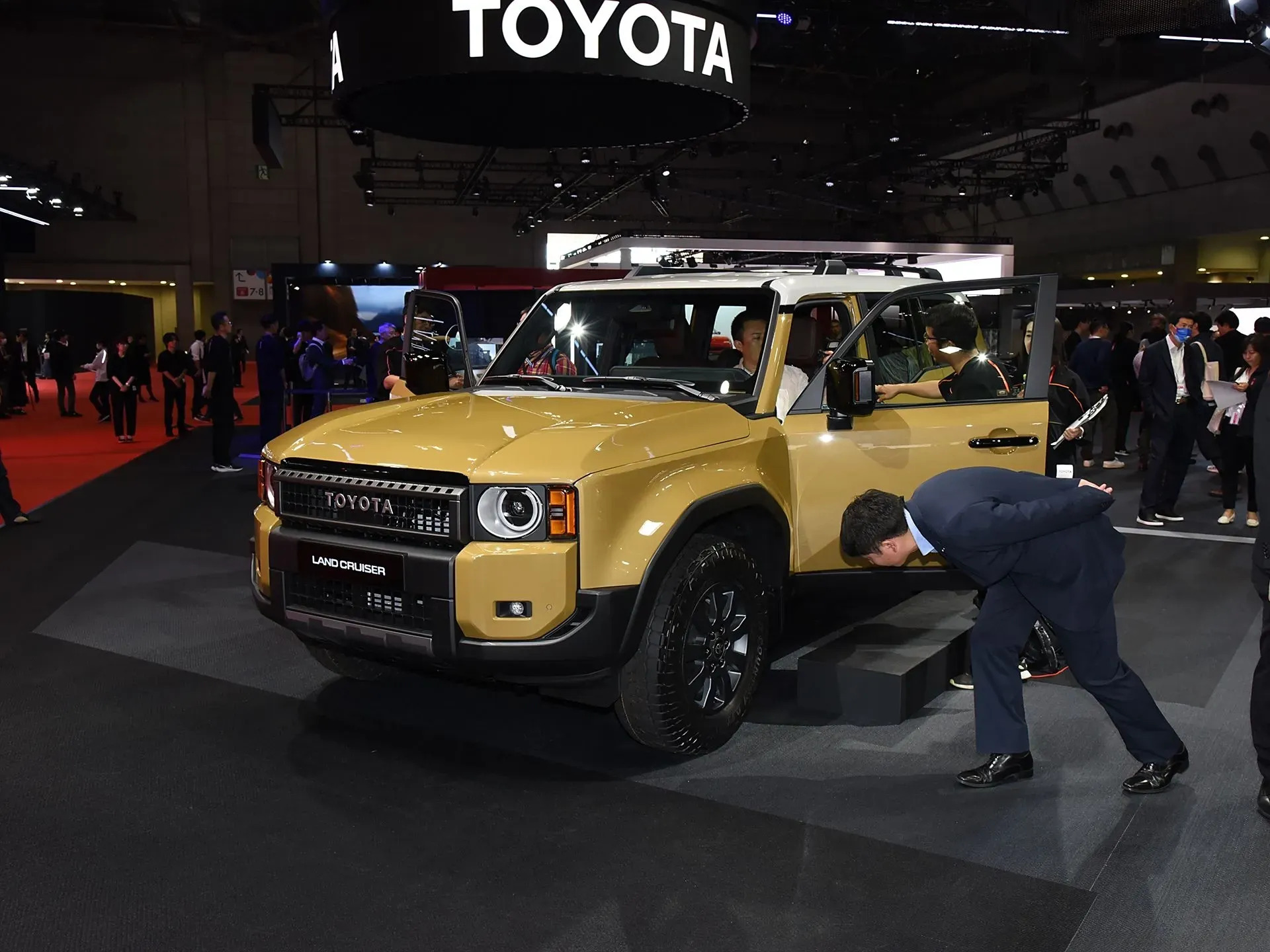 2014 Toyota Land Cruiser Prado 2.7L 163HP L4 4AT MSRP 451000 Specs and ...