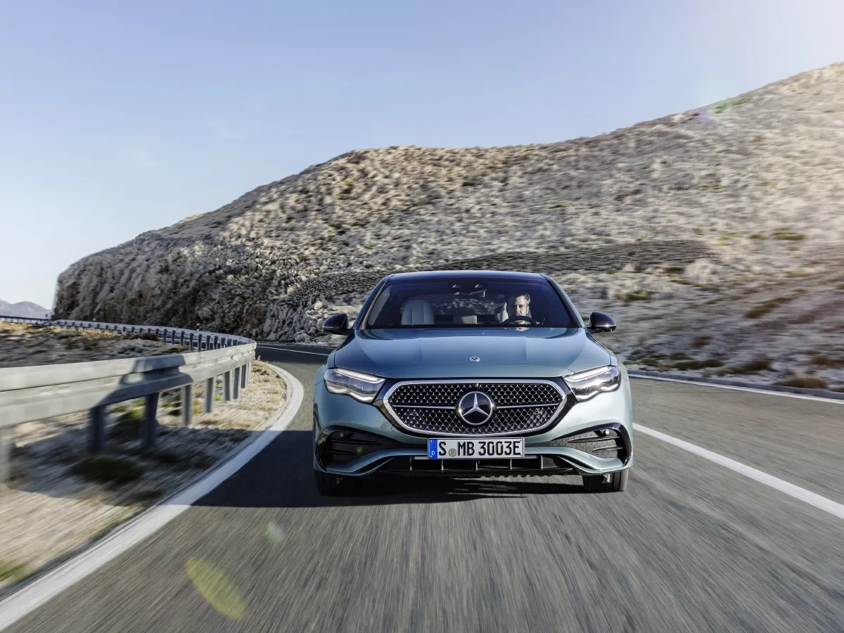 Mercedes-Benz E Class,autocango,china used car exporter,china ev exporter,chinese used car exporter,chinese used ev exporter