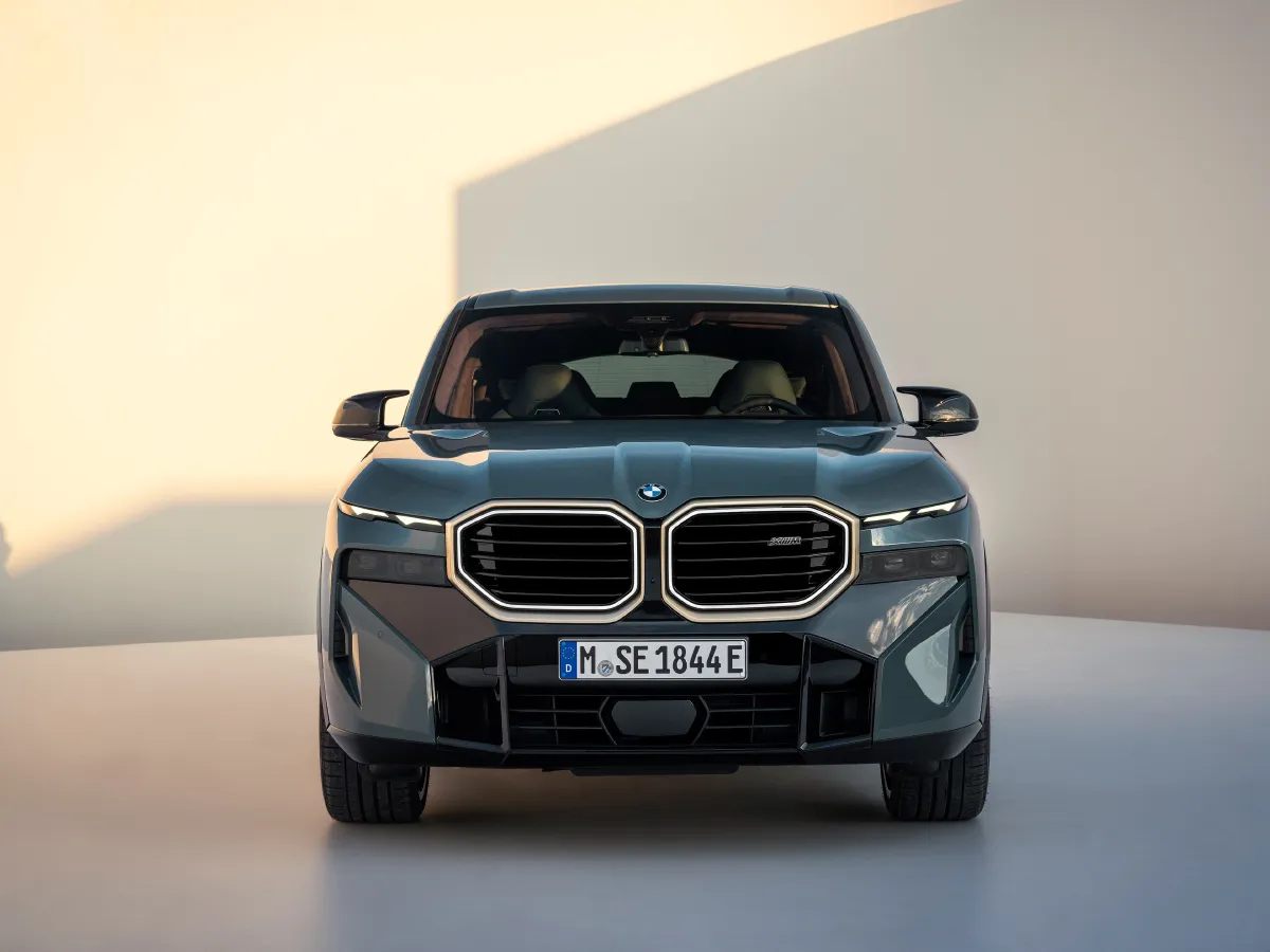 2023 BMW XM 4.4T 585HP V8 8AT PHEV 25.7KWH,autocango,china used car exporter,china ev exporter,chinese used car exporter,chinese used ev exporter