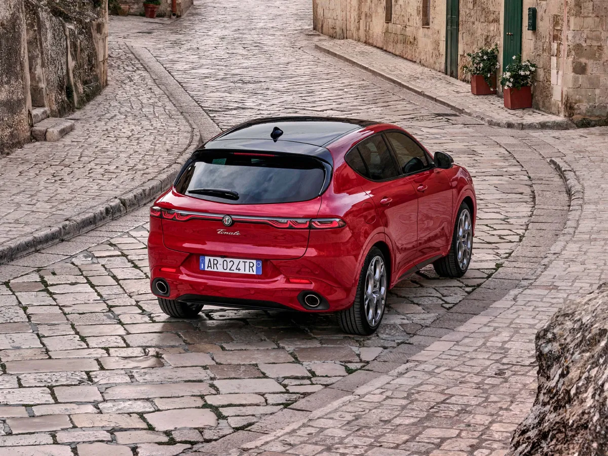 2024 Alfa Romeo Tonale 2.0T 268HP L4 9AT,autocango,china used car exporter,china ev exporter,chinese used car exporter,chinese used ev exporter