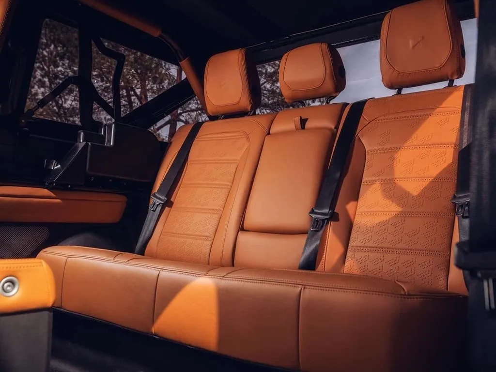 Land Rover Defender,autocango,china used car exporter,china ev exporter,chinese used car exporter,chinese used ev exporter