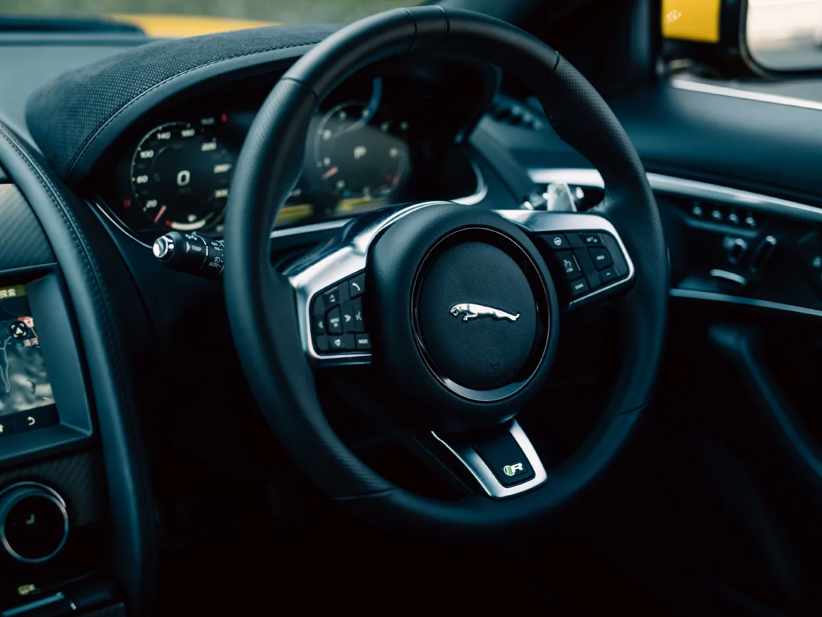 Jaguar F-TYPE,autocango,china used car exporter,china ev exporter,chinese used car exporter,chinese used ev exporter