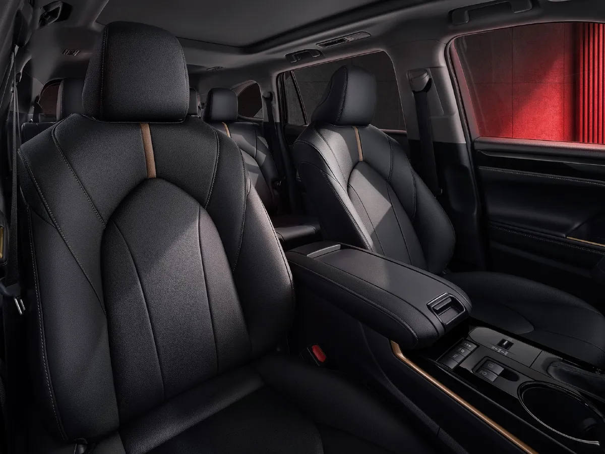 Toyota Highlander,autocango,china used car exporter,china ev exporter,chinese used car exporter,chinese used ev exporter