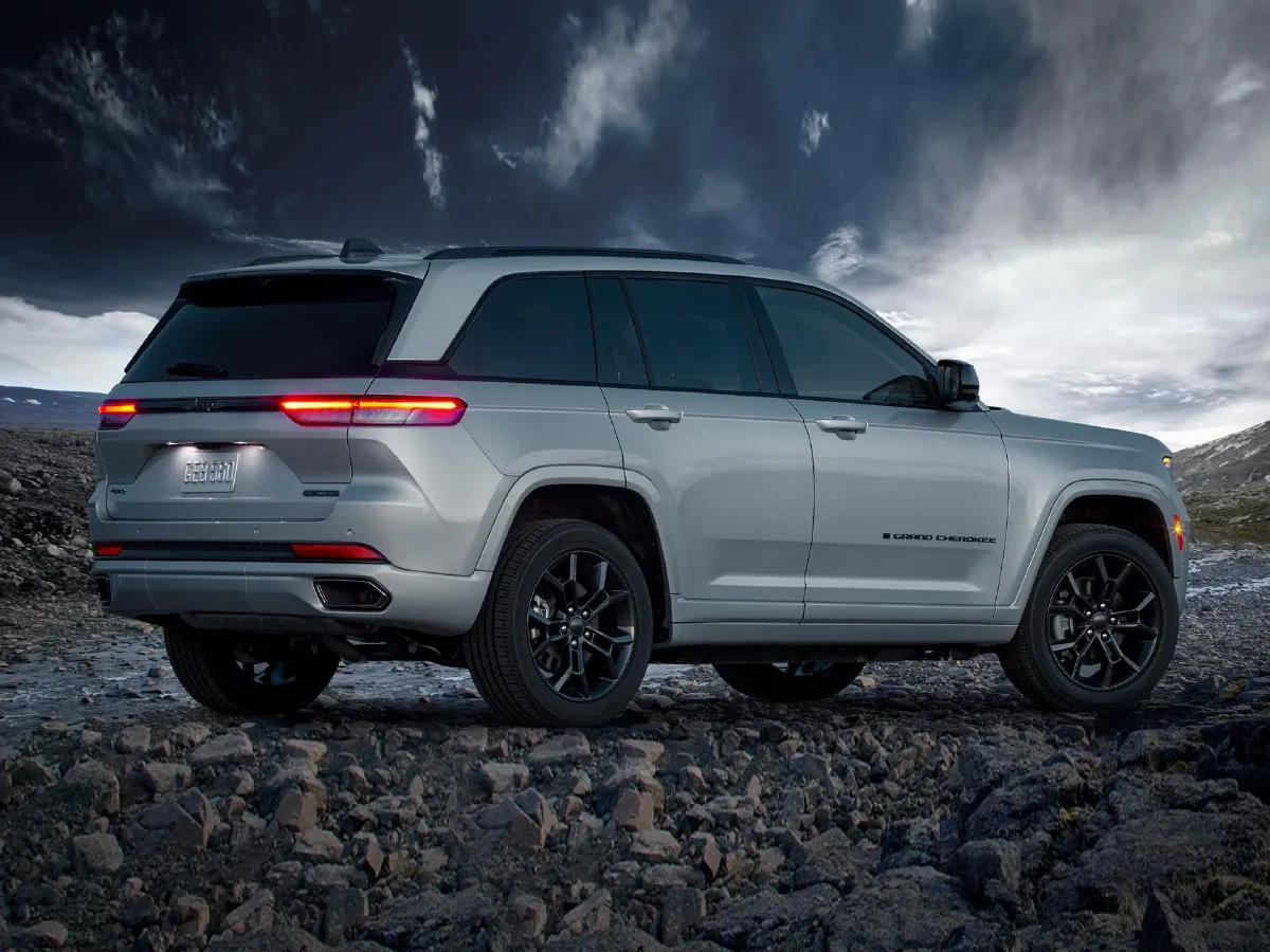 Jeep Grand Cherokee 4XE,autocango,china used car exporter,china ev exporter,chinese used car exporter,chinese used ev exporter