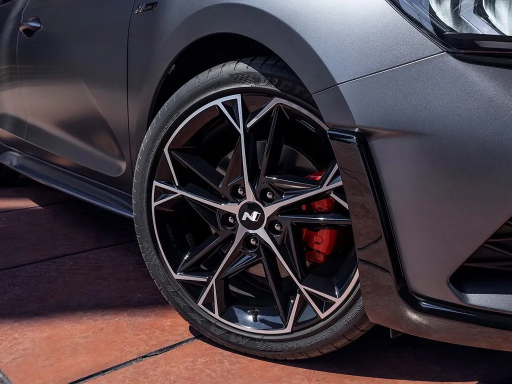 Hyundai La Festa,autocango,china used car exporter,china ev exporter,chinese used car exporter,chinese used ev exporter