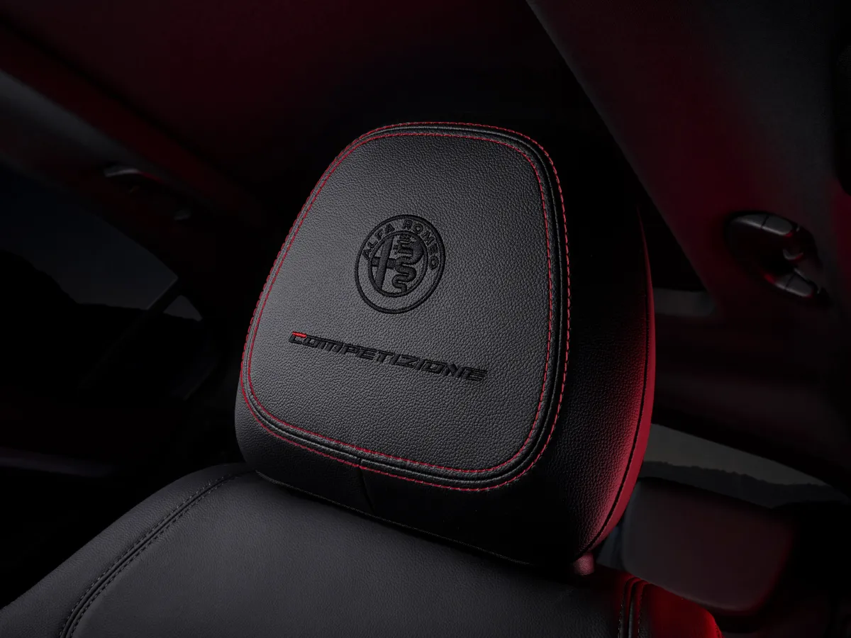 Alfa Romeo Stelvio,autocango,china used car exporter,china ev exporter,chinese used car exporter,chinese used ev exporter