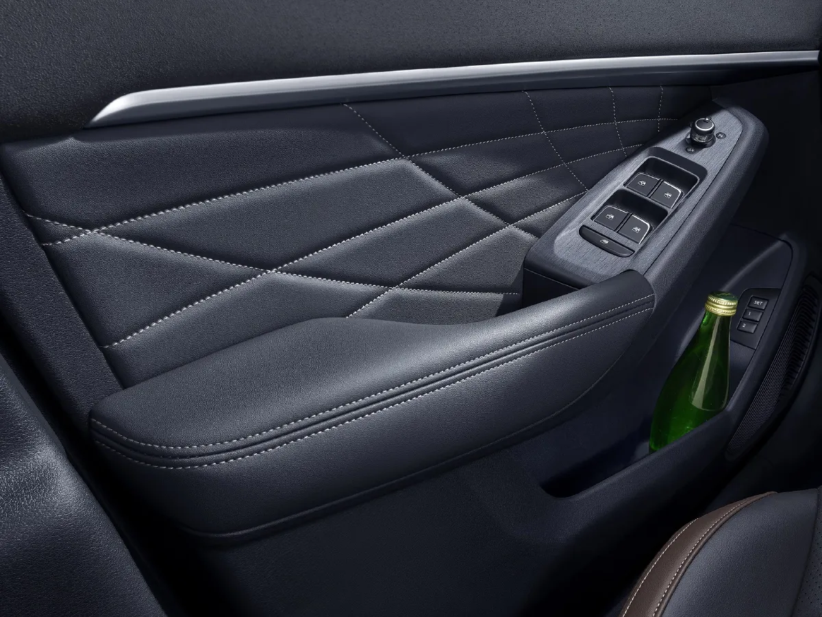 DongFeng Aeolus YiXuan MAX,autocango,china used car exporter,china ev exporter,chinese used car exporter,chinese used ev exporter