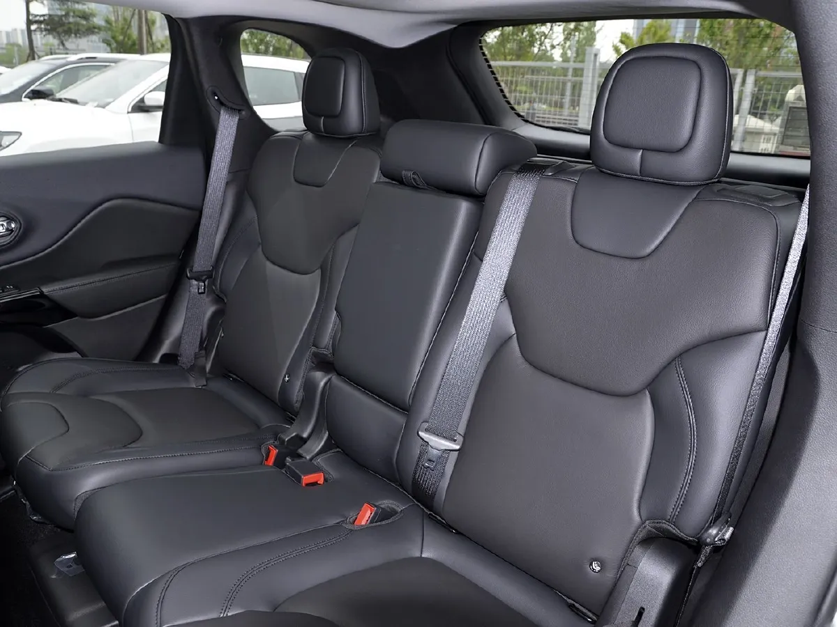 Jeep Cherokee,autocango,china used car exporter,china ev exporter,chinese used car exporter,chinese used ev exporter