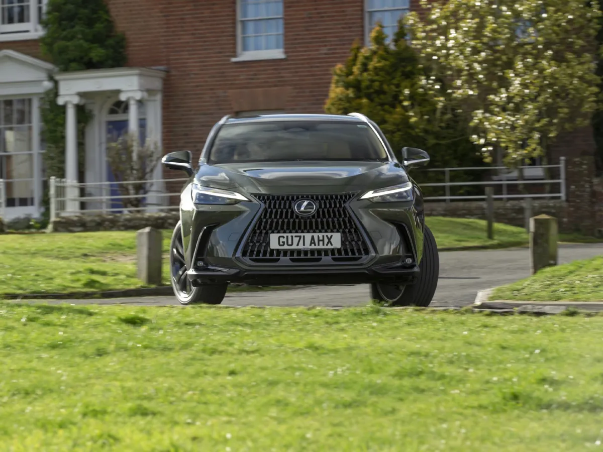 2024 Lexus NX 2.5L 185HP L4 E-CVT PHEV 16KWH,autocango,china used car exporter,china ev exporter,chinese used car exporter,chinese used ev exporter