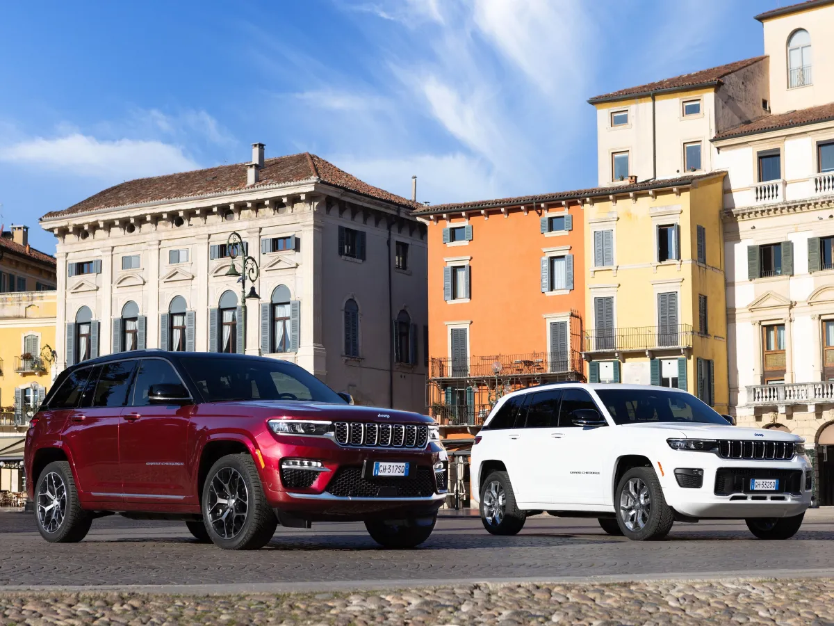 Jeep Grand Cherokee 4XE,autocango,china used car exporter,china ev exporter,chinese used car exporter,chinese used ev exporter