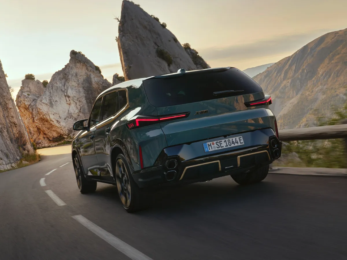 2023 BMW XM 4.4T 585HP V8 8AT PHEV 25.7KWH,autocango,china used car exporter,china ev exporter,chinese used car exporter,chinese used ev exporter