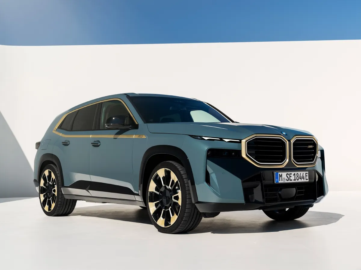2023 BMW XM 4.4T 585HP V8 8AT PHEV 25.7KWH,autocango,china used car exporter,china ev exporter,chinese used car exporter,chinese used ev exporter