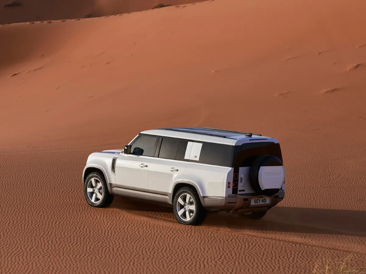 Land Rover Defender,autocango,china used car exporter,china ev exporter,chinese used car exporter,chinese used ev exporter