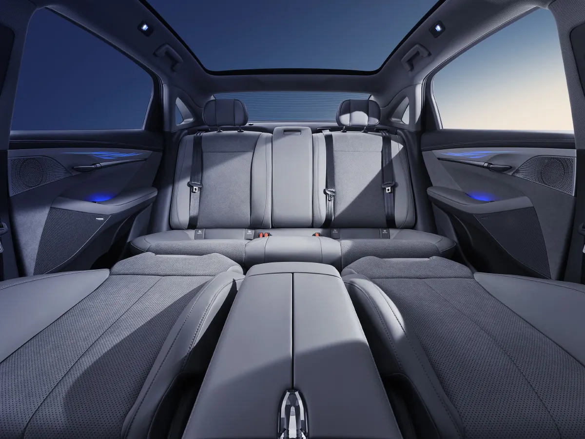 Voyah ZhuiGuang,autocango,china used car exporter,china ev exporter,chinese used car exporter,chinese used ev exporter