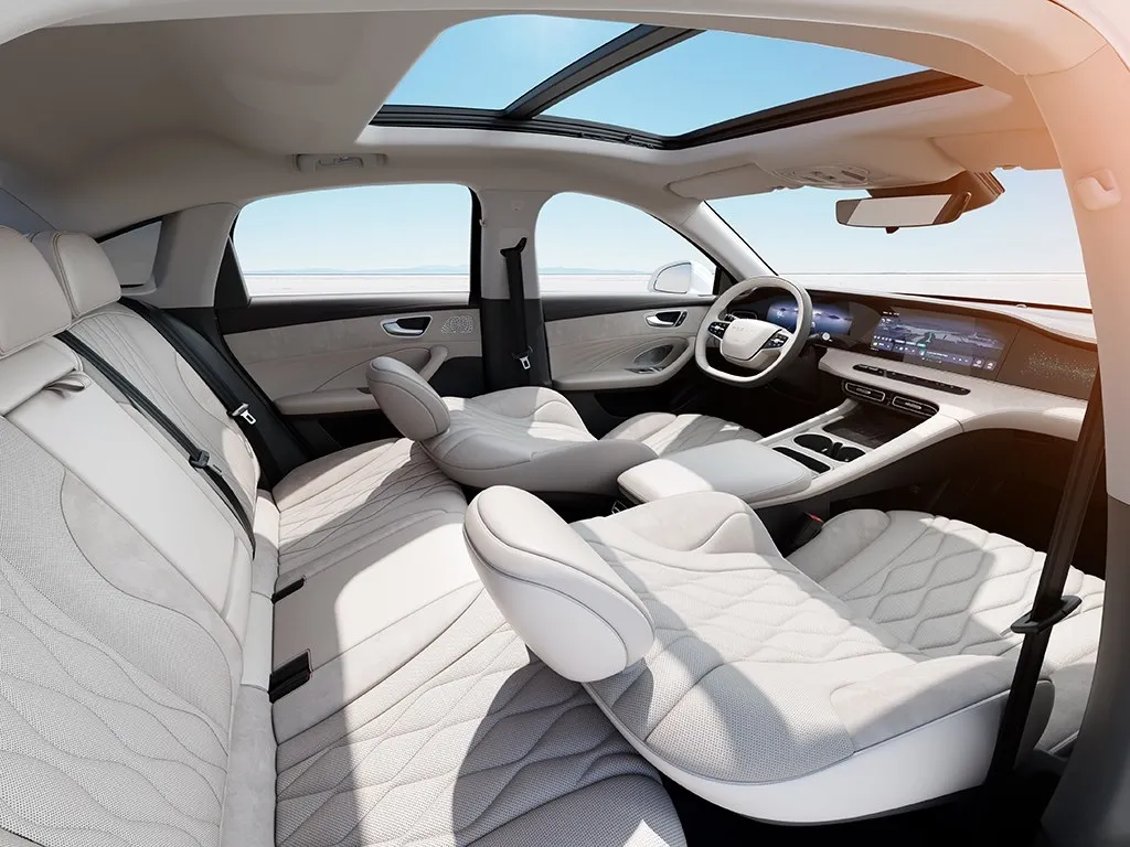 Roewe D7,autocango,china used car exporter,china ev exporter,chinese used car exporter,chinese used ev exporter