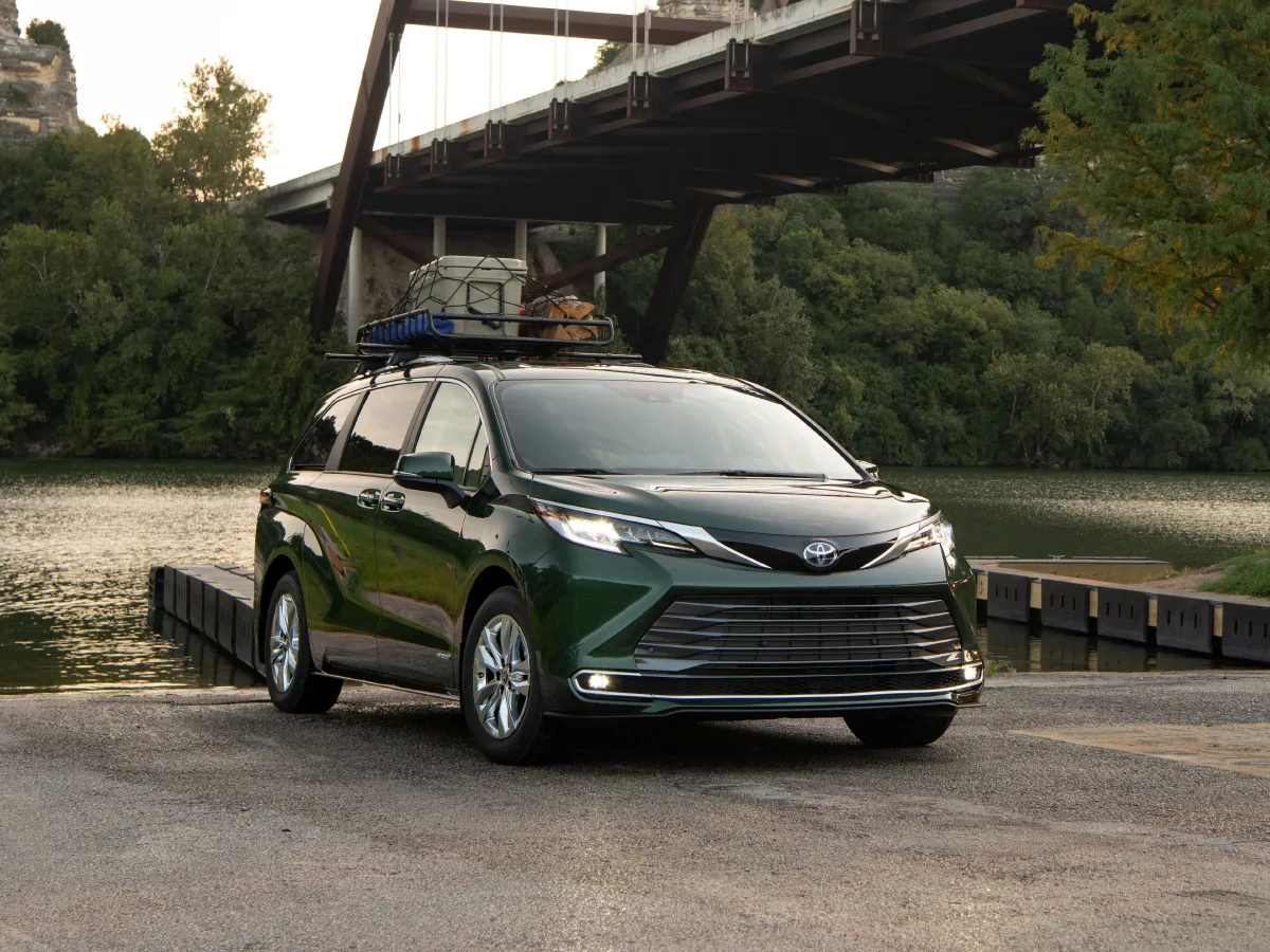 Toyota Sienna,autocango,china used car exporter,china ev exporter,chinese used car exporter,chinese used ev exporter