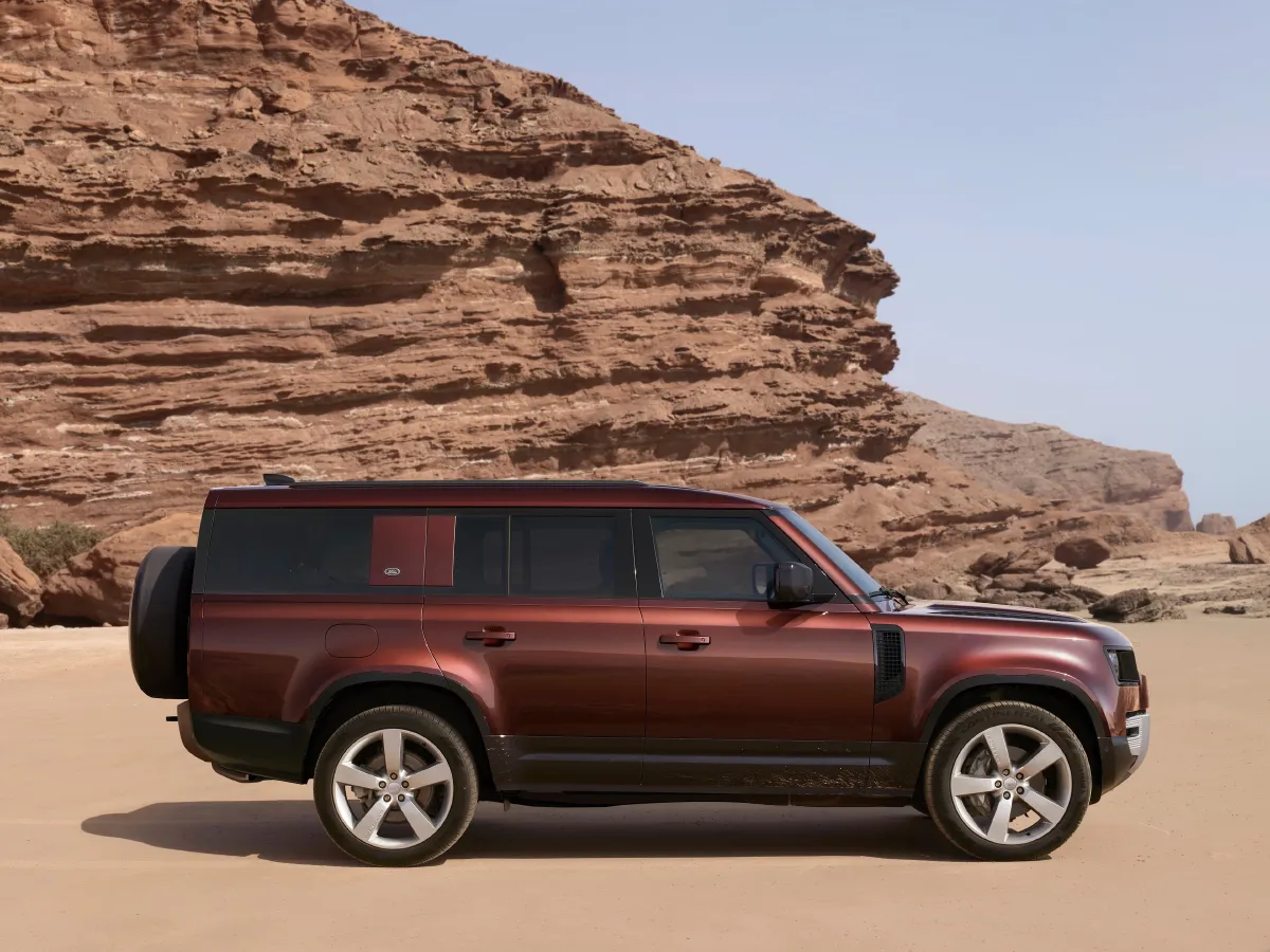 Land Rover Defender,autocango,china used car exporter,china ev exporter,chinese used car exporter,chinese used ev exporter