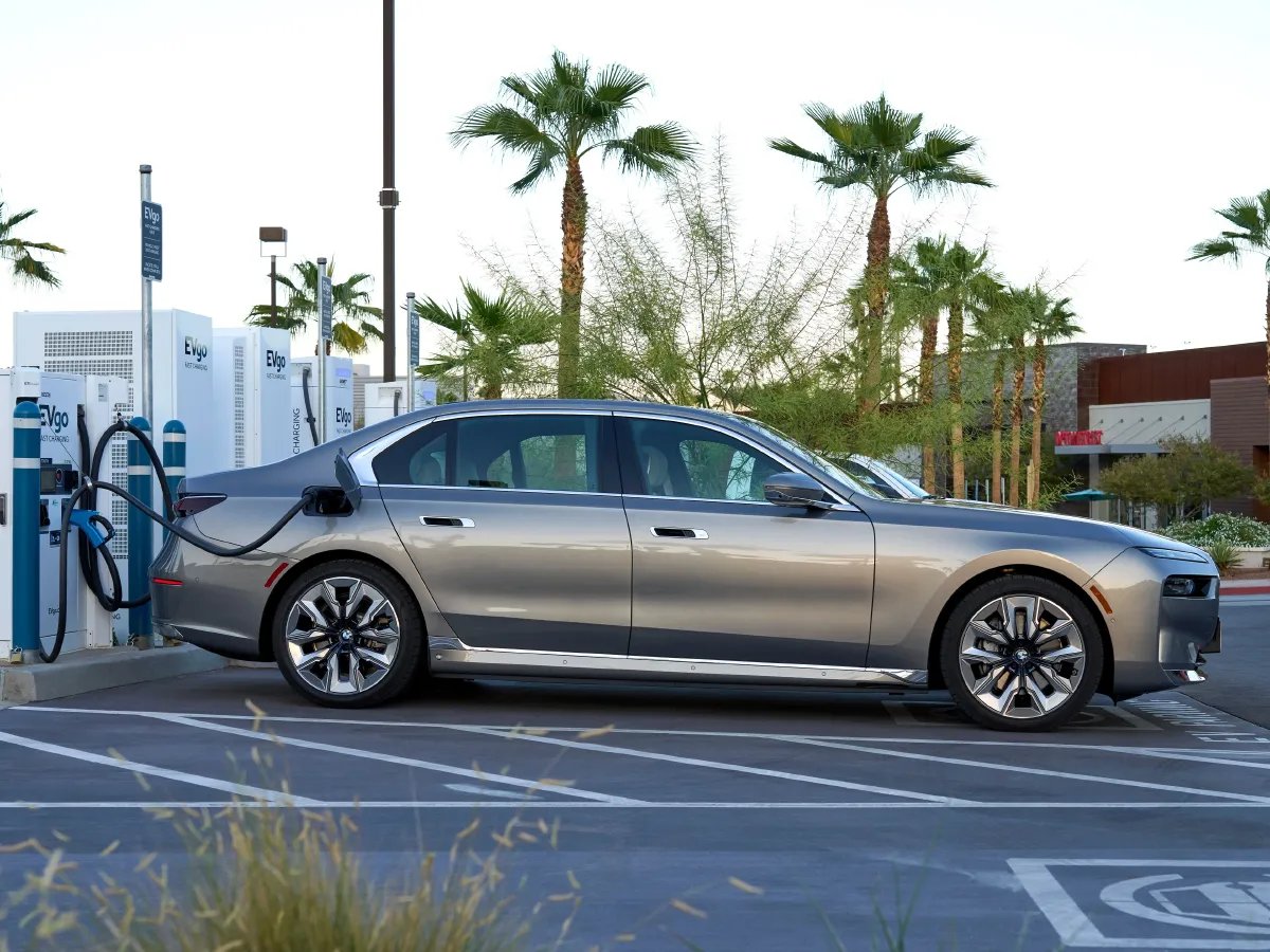 BMW i7,autocango,china used car exporter,china ev exporter,chinese used car exporter,chinese used ev exporter