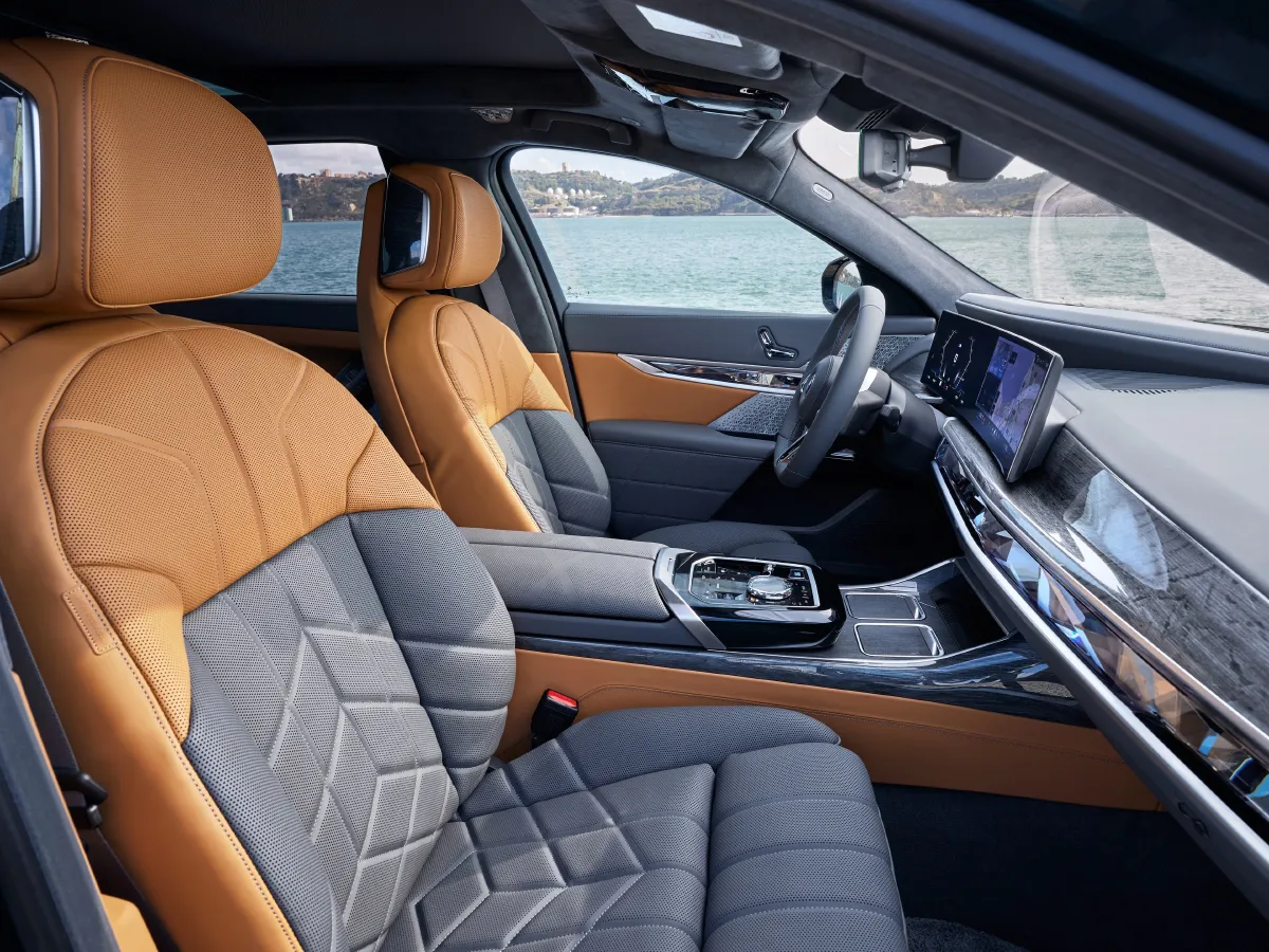 BMW i7,autocango,china used car exporter,china ev exporter,chinese used car exporter,chinese used ev exporter