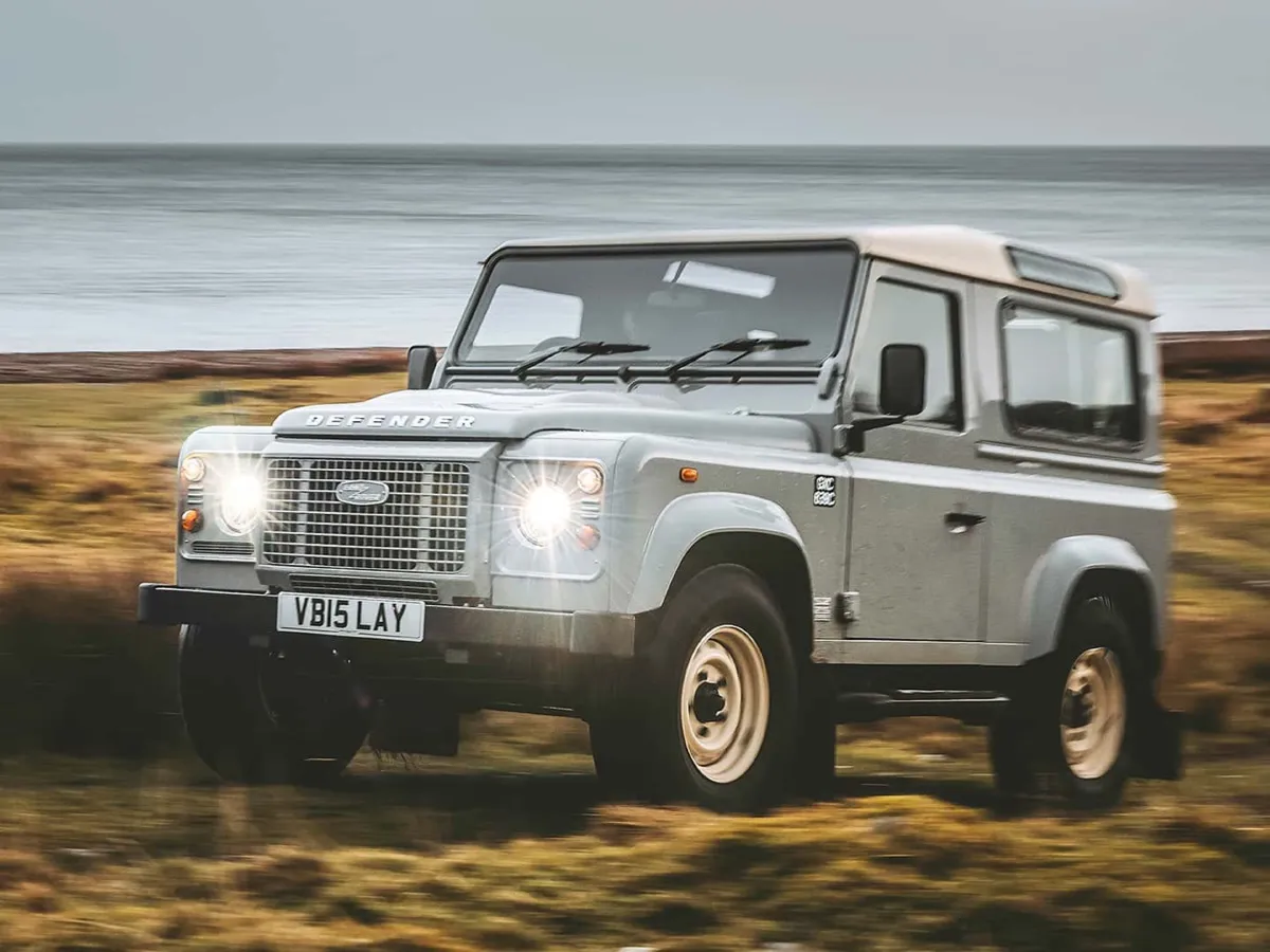 Land Rover Defender,autocango,china used car exporter,china ev exporter,chinese used car exporter,chinese used ev exporter