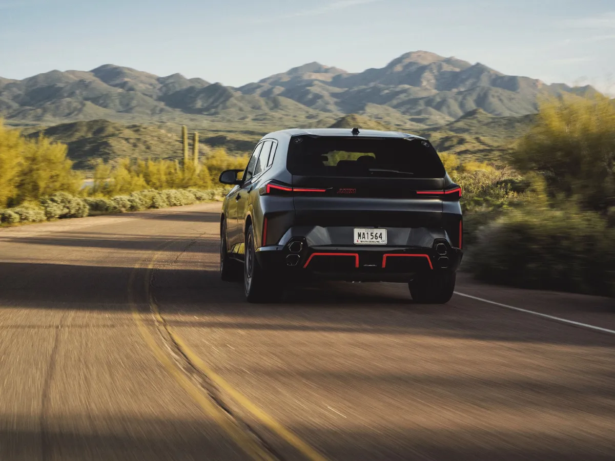 2023 BMW XM 4.4T 585HP V8 8AT PHEV 25.7KWH,autocango,china used car exporter,china ev exporter,chinese used car exporter,chinese used ev exporter